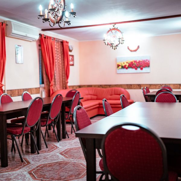 Sala de mese amenajată pentru rezidenții Centrului Silenzia