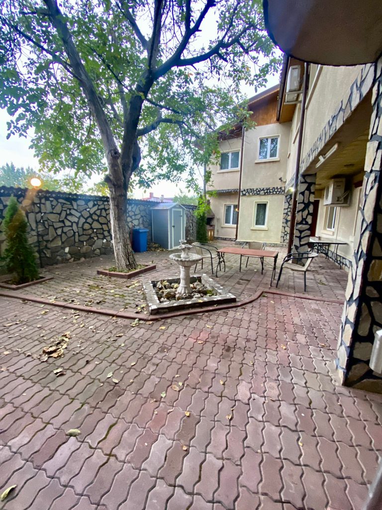 Curte interioară amenajată Curtea interioară a Centrului Silenzia