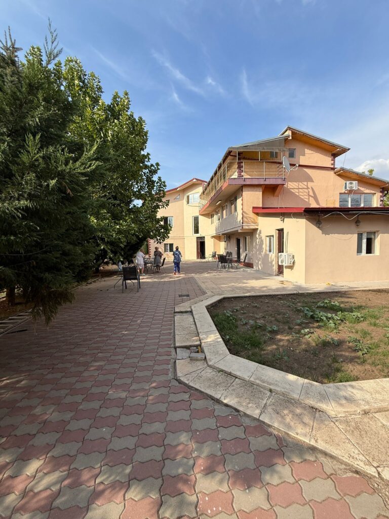 Exterior Centrul Silenzia Clădirea Centrului Silenzia din Popești Leordeni