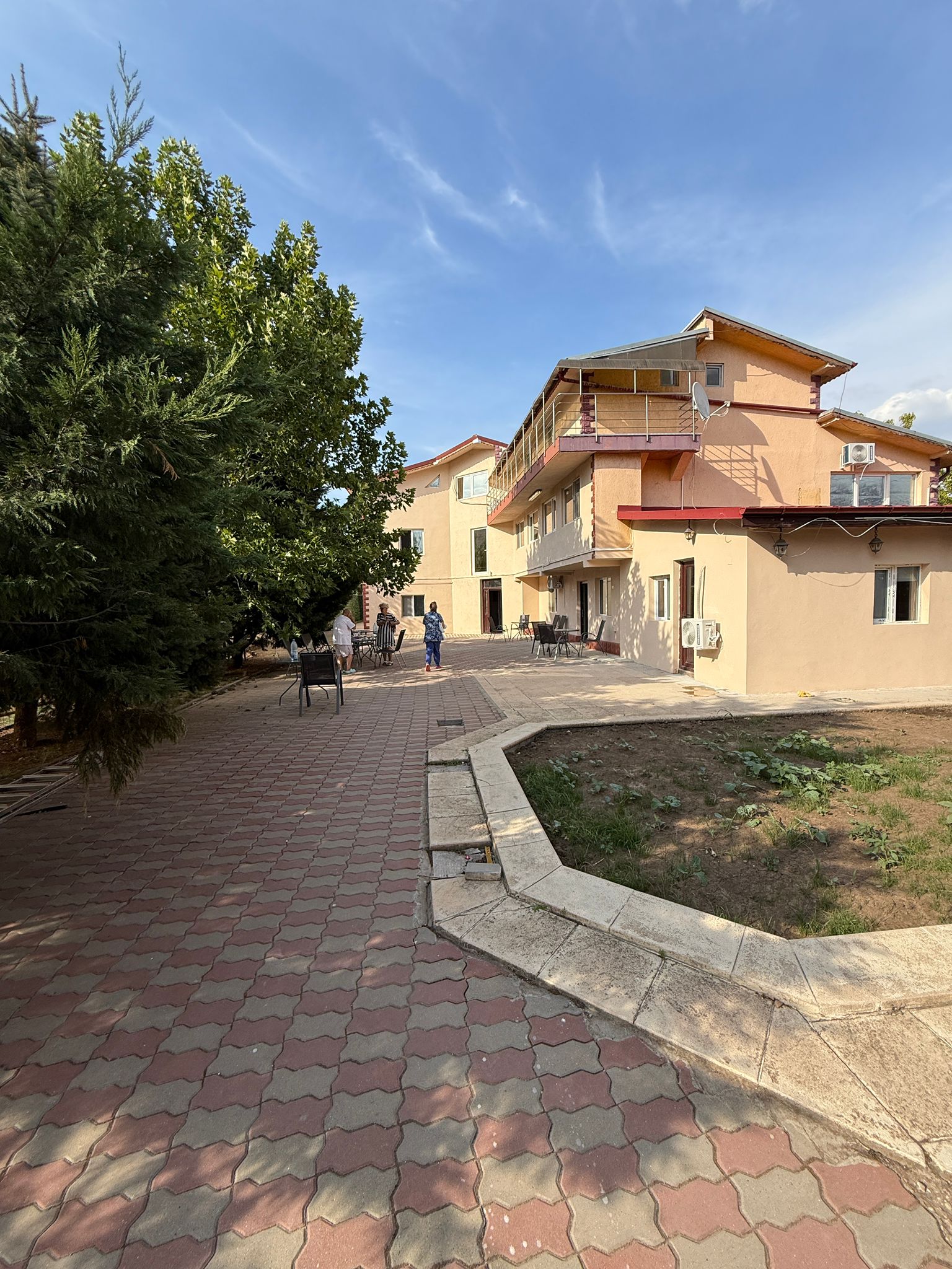 Clădirea Centrului Silenzia din Popești Leordeni